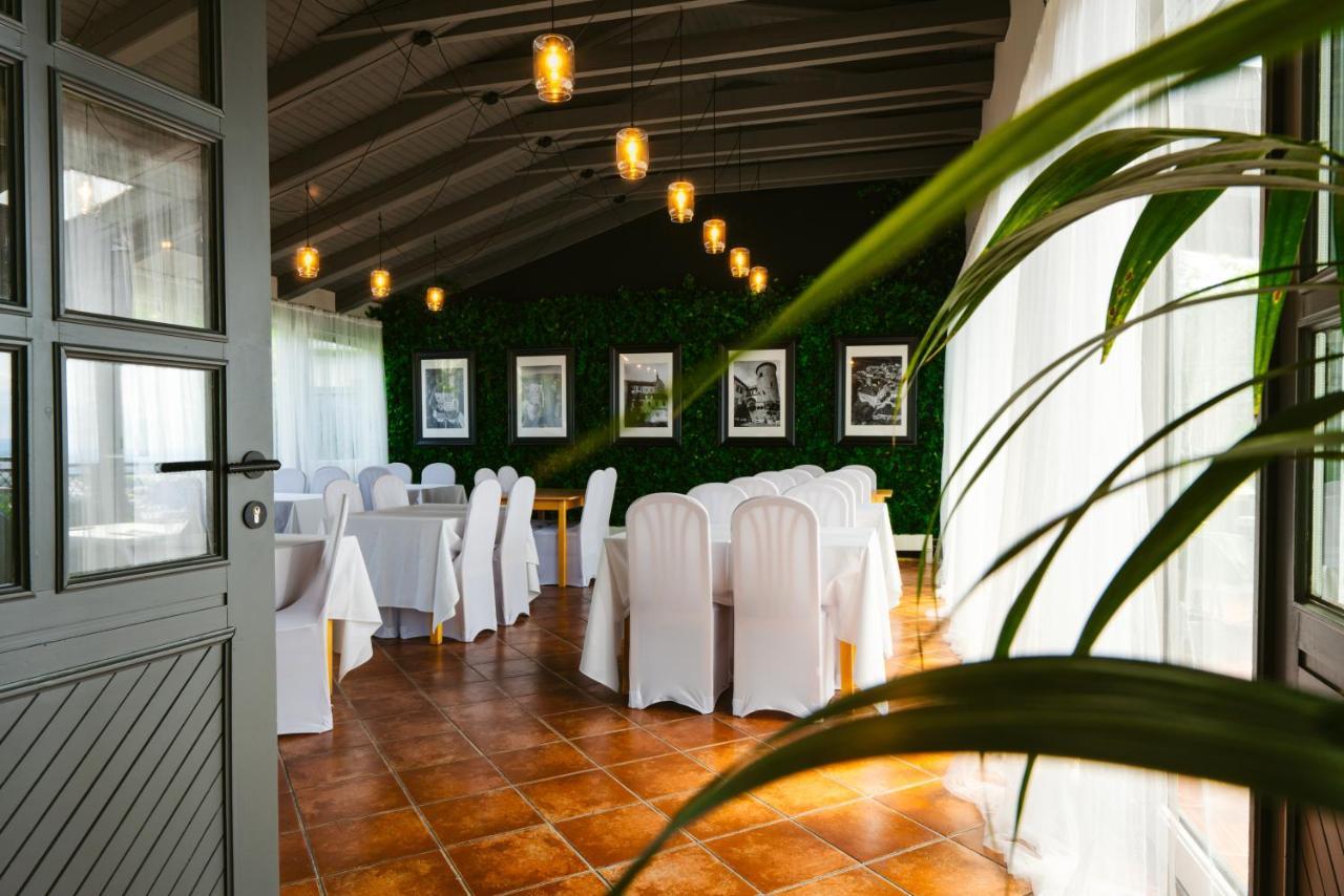 Restaurant & Pension U Hradu Šternberk المظهر الخارجي الصورة