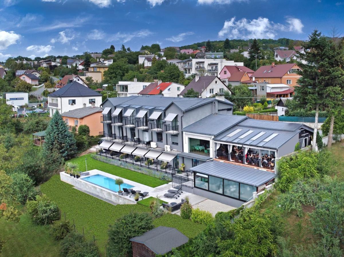 Restaurant & Pension U Hradu Šternberk المظهر الخارجي الصورة